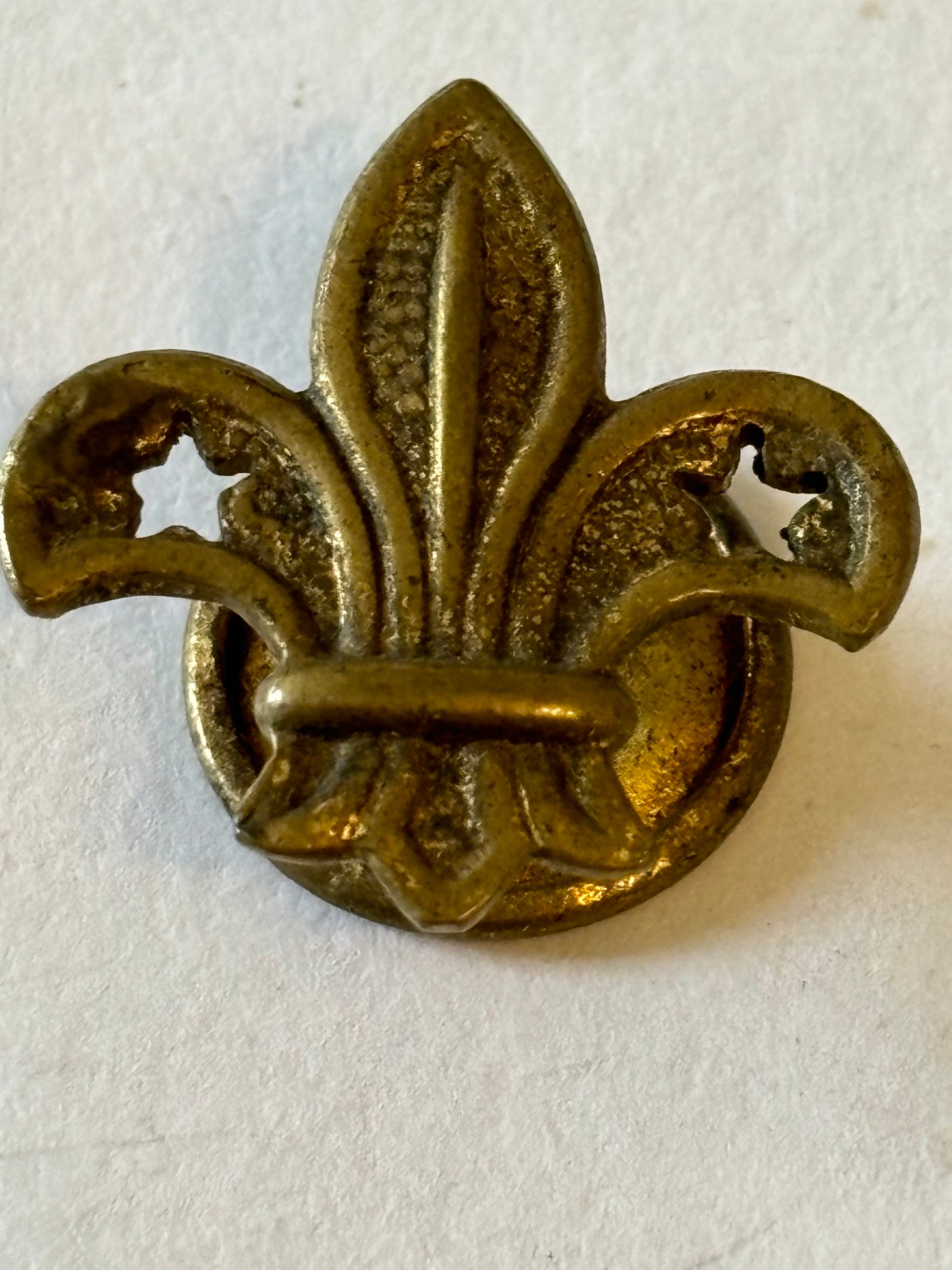 Scouts vintage bronzey badge