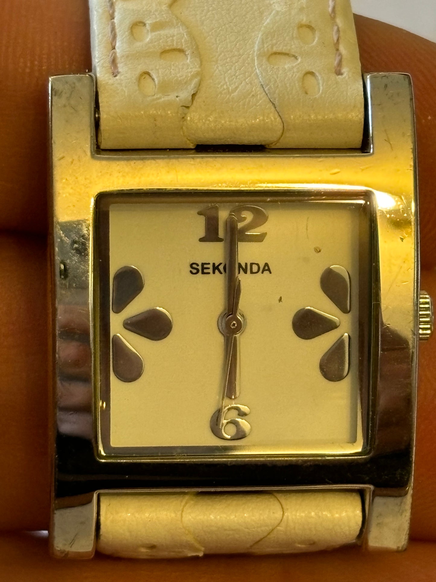 Sekonda Ladies Silver and White Flower Pattern Watch - Untested