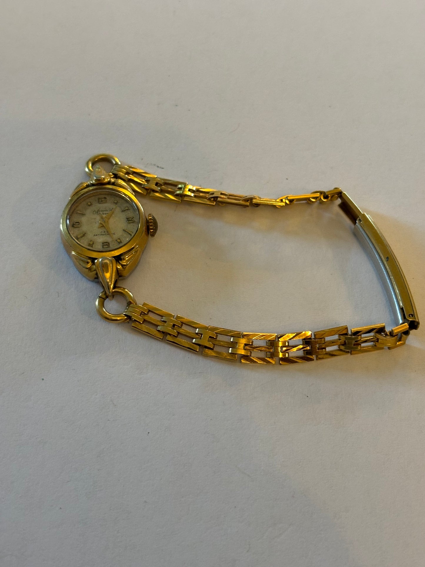 Vintage Accurist rolled gold ladies manual wristwatch - Untested