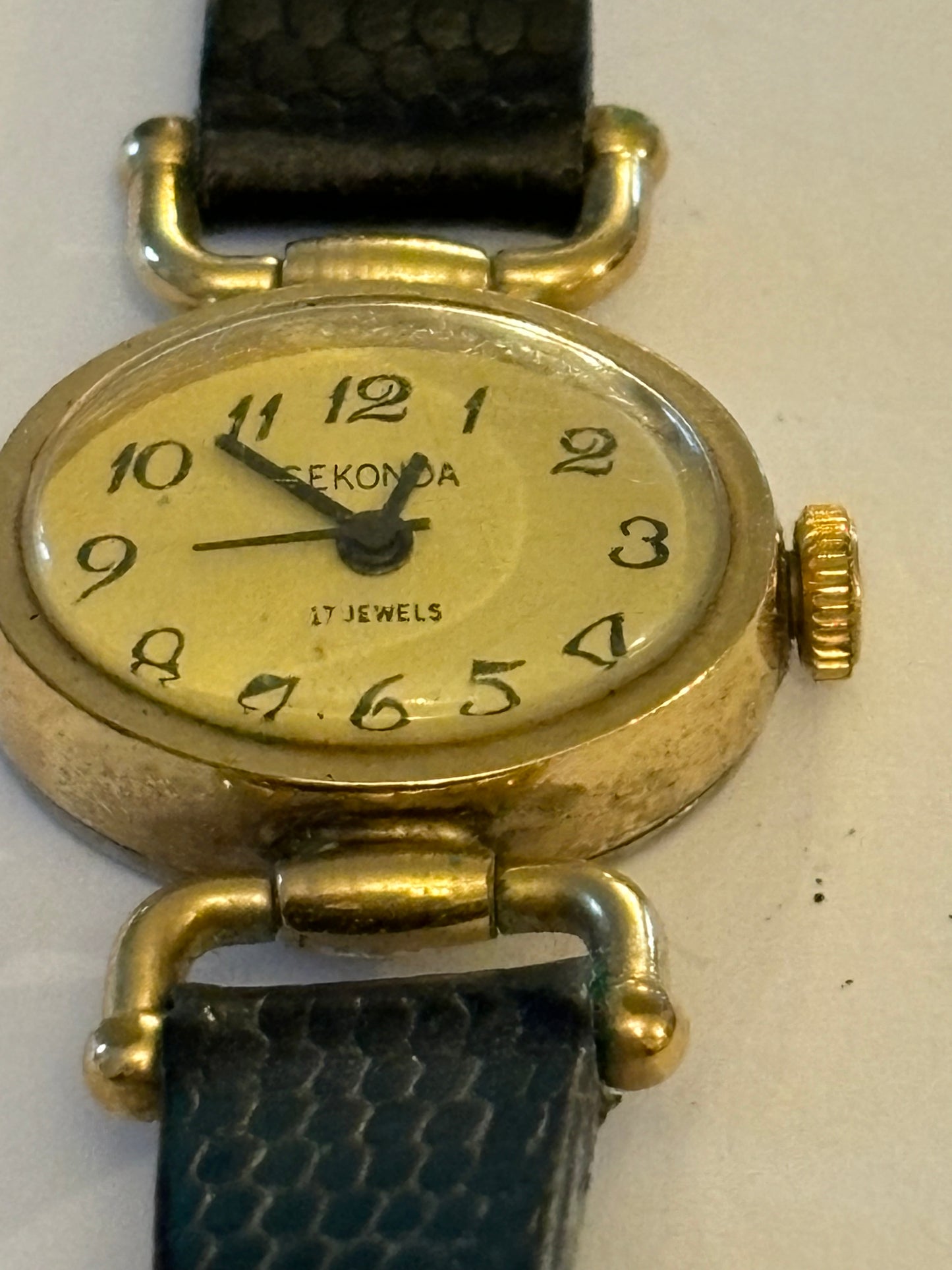 Vintage Sekonda Ladies Manual gold oval wristwatch - Untested