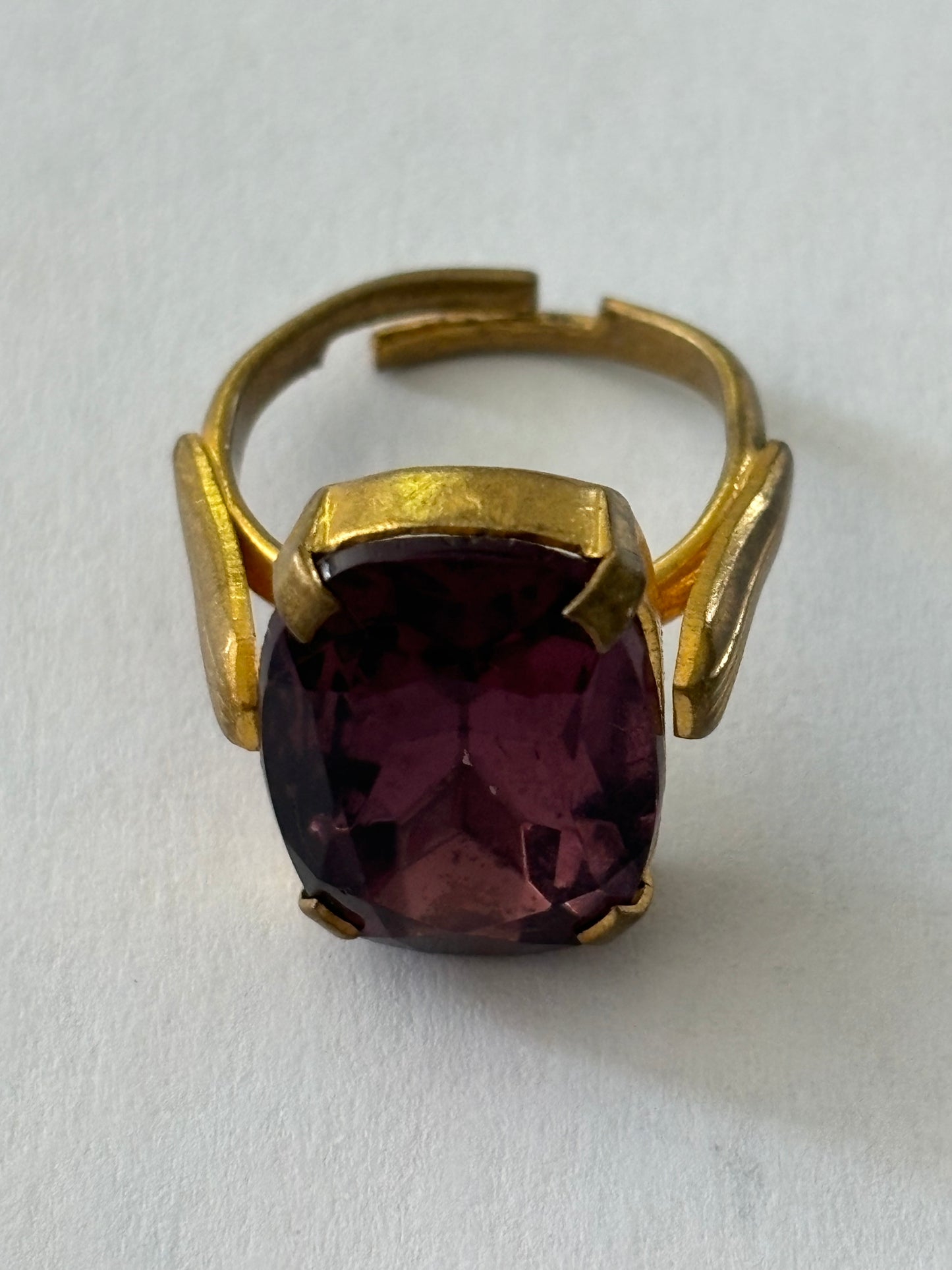 Gold metal ring with large rectangular purple stone - Size L