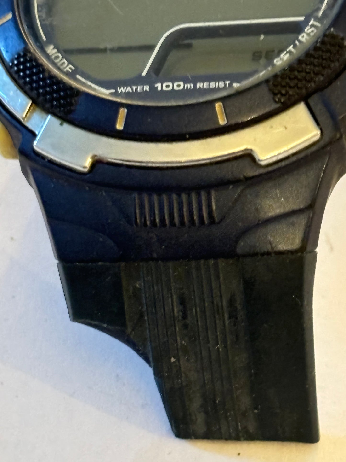 Lorus gents digital watch Z009-X005 - Broken strap - Untested