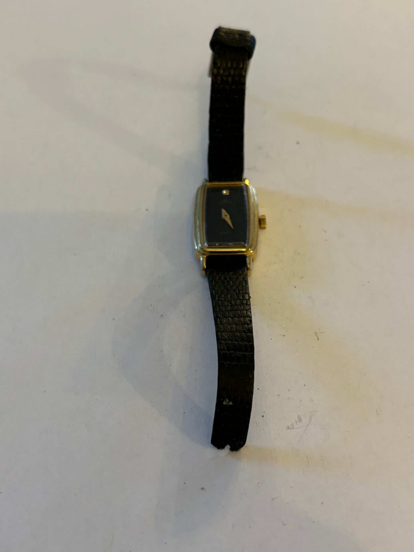 Black and gold square Lorus ladies dress watch V810-0050 - Untested