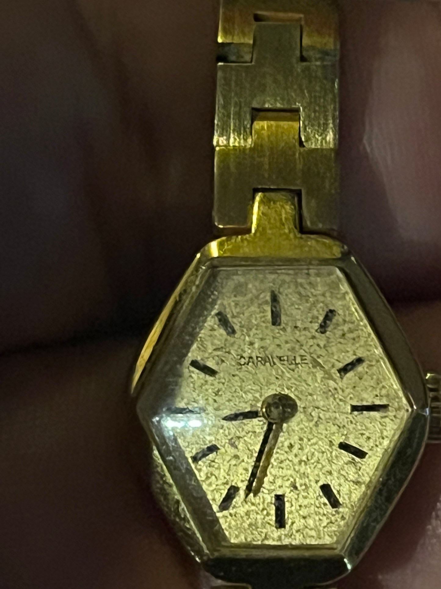 Caravelle Vintage Ladies Gold metal wristwatch - Untested but working