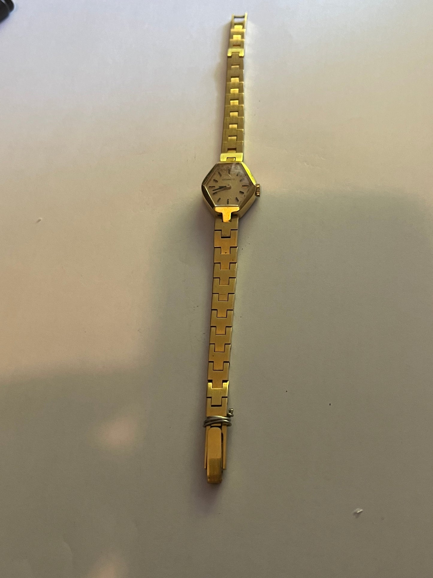 Caravelle Vintage Ladies Gold metal wristwatch - Untested but working