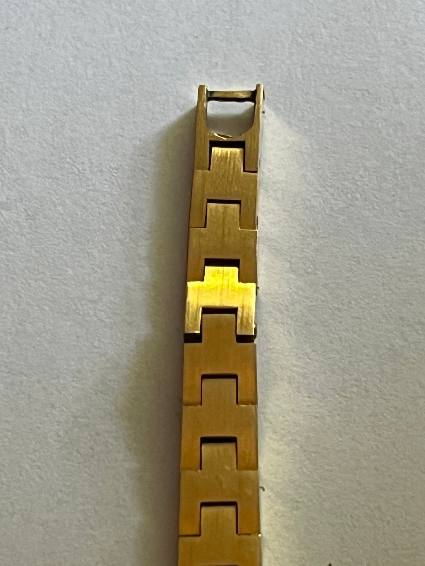 Caravelle Vintage Ladies Gold metal wristwatch - Untested but working