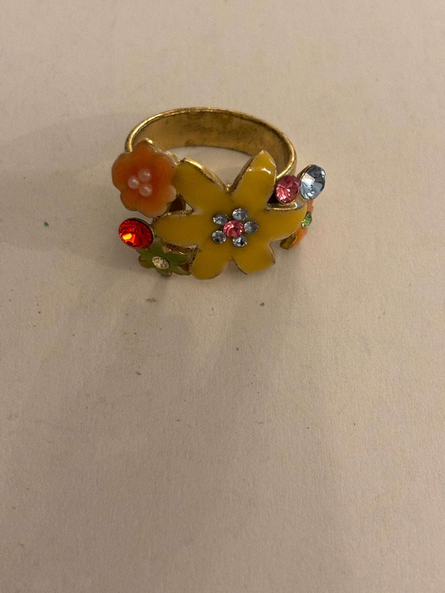 Gold metal ring with group of flowers and stones - Size M