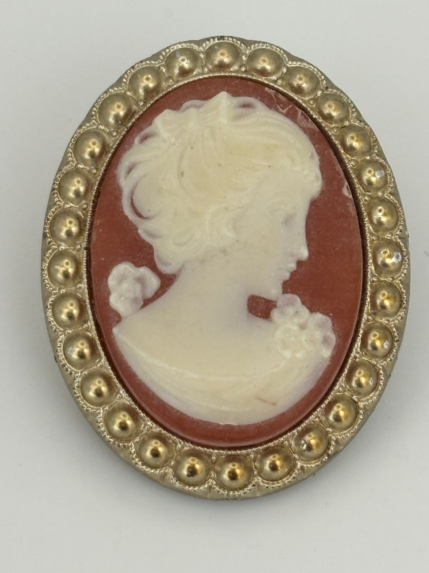 Gold metal oval Cameo scarf clip