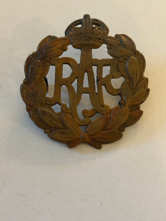 Vintage RAF Cap Badge