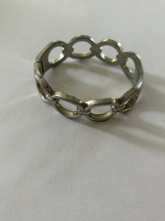 Thick silver linked rings spring bangle