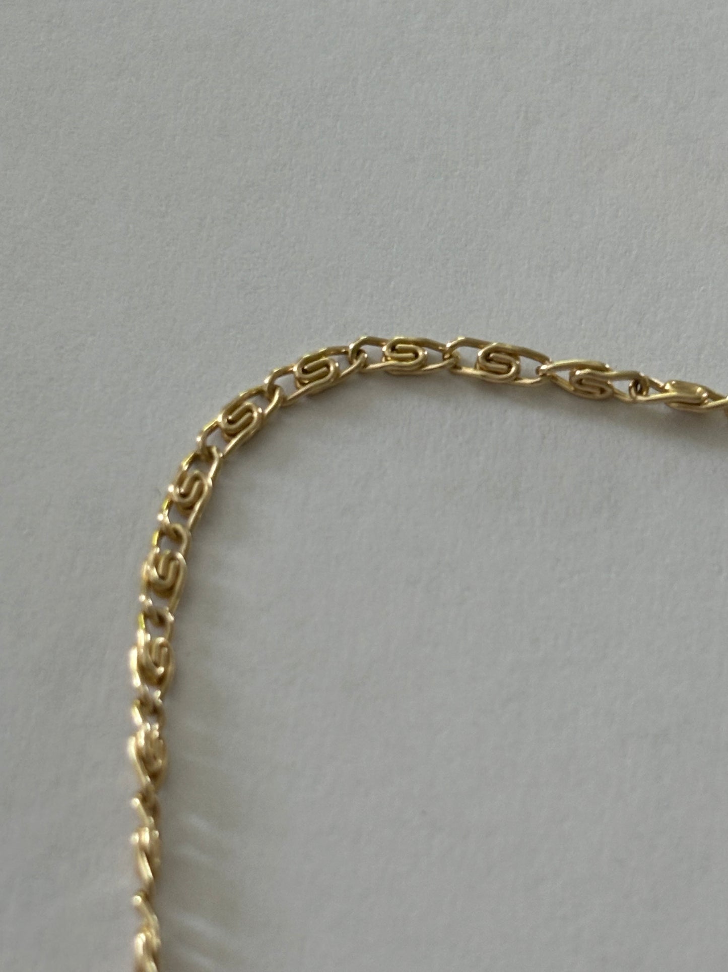 Gold metal chain necklace with V bar pendant of pearlescent beads