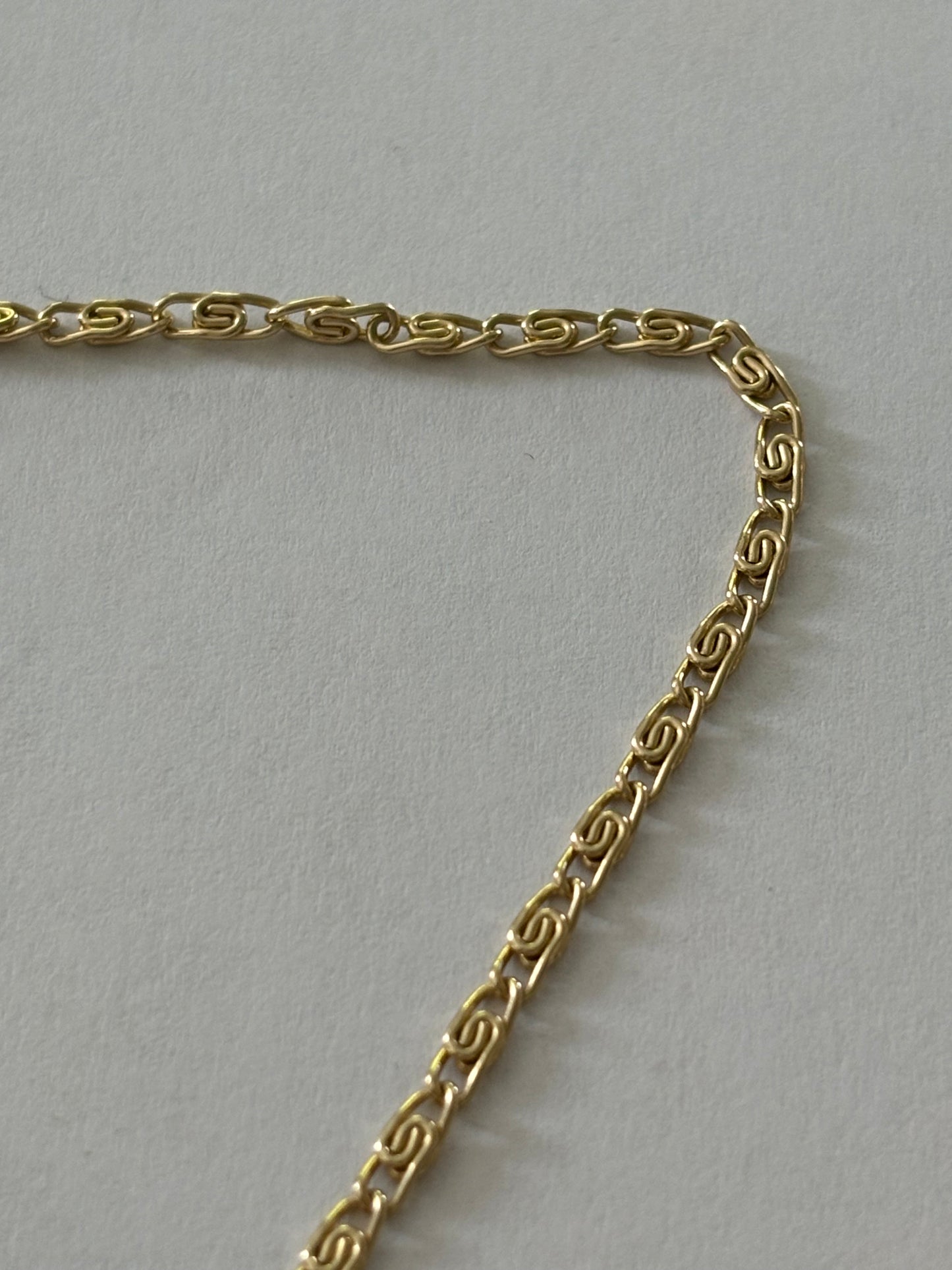 Gold metal chain necklace with V bar pendant of pearlescent beads