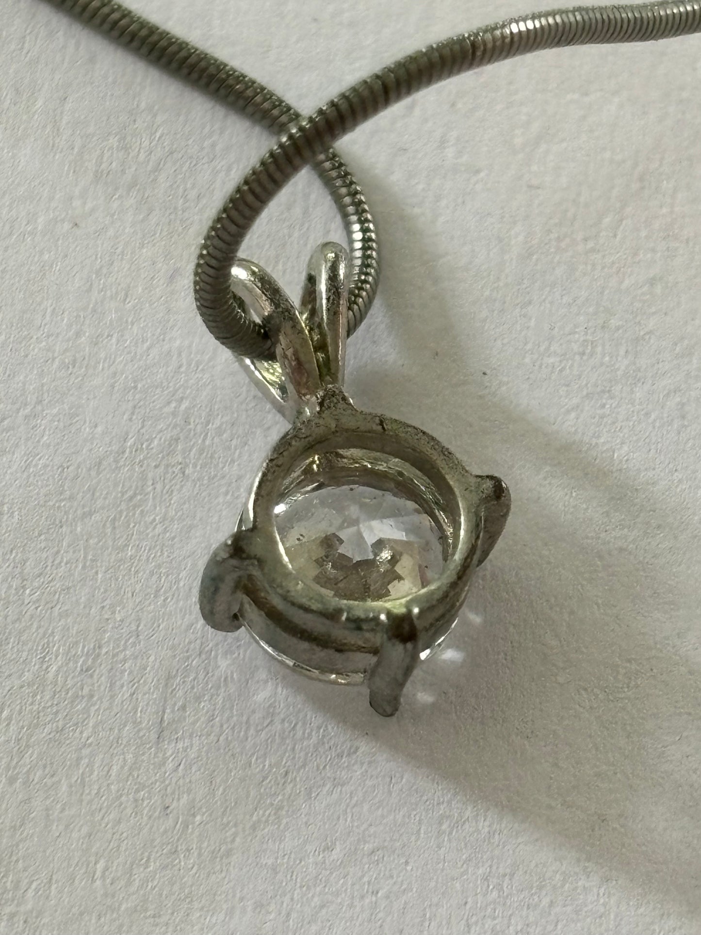 Smooth silver rope necklace with round stone pendant