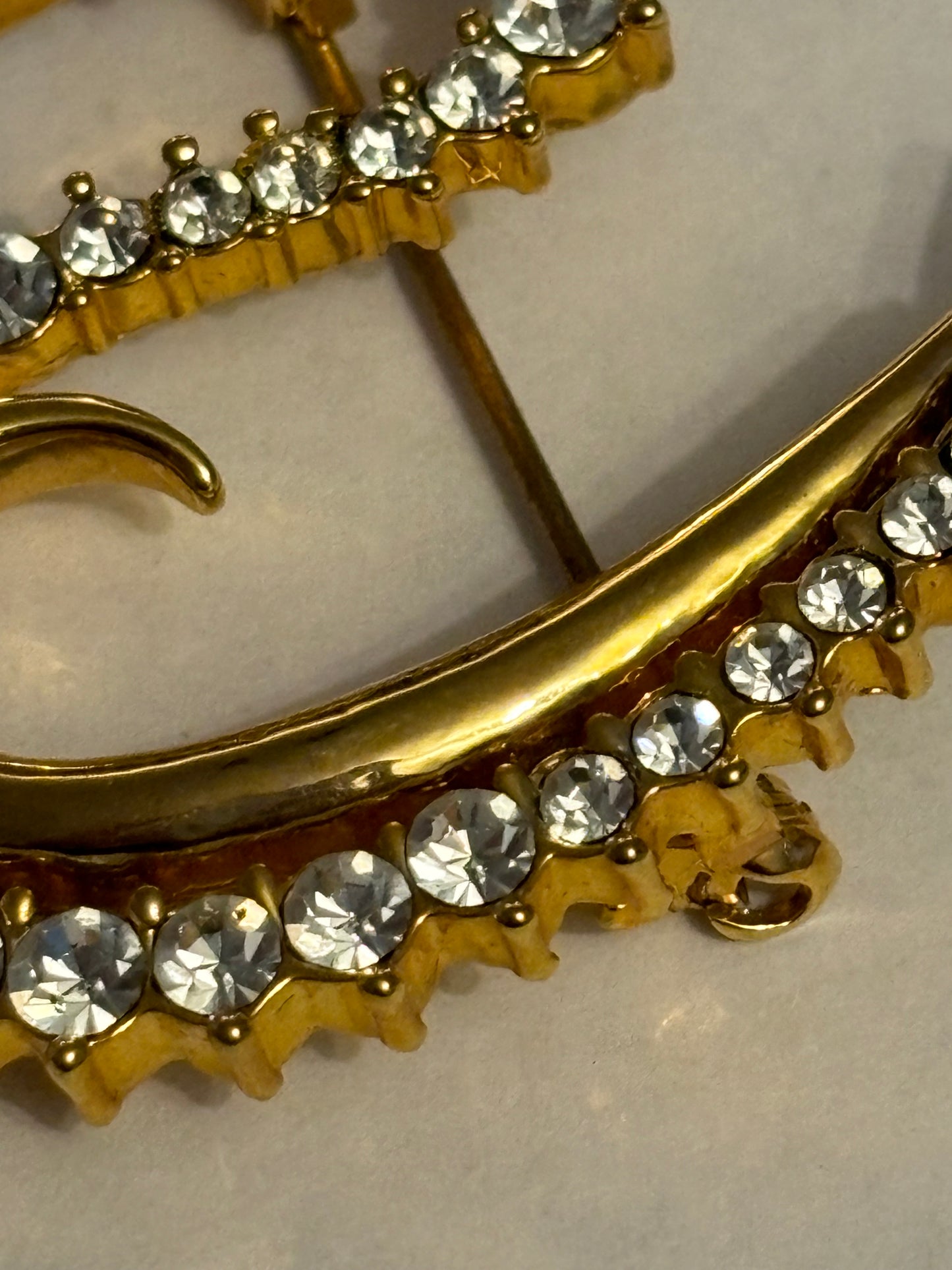 Diamante Swan Gold Metal Brooch