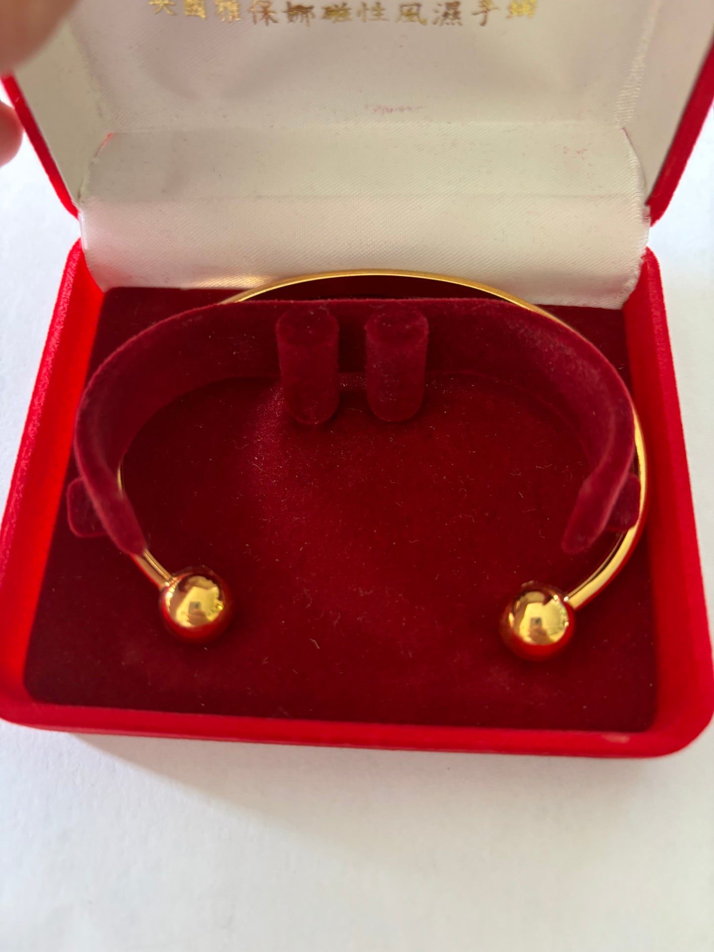 Chinese gold Apolla Rheumatism ball end bangle - 24K