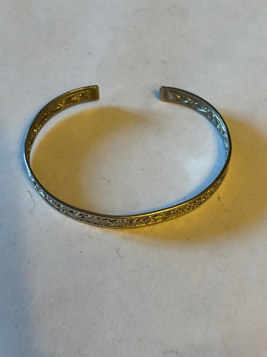 Silver Open patterned and textured bangle