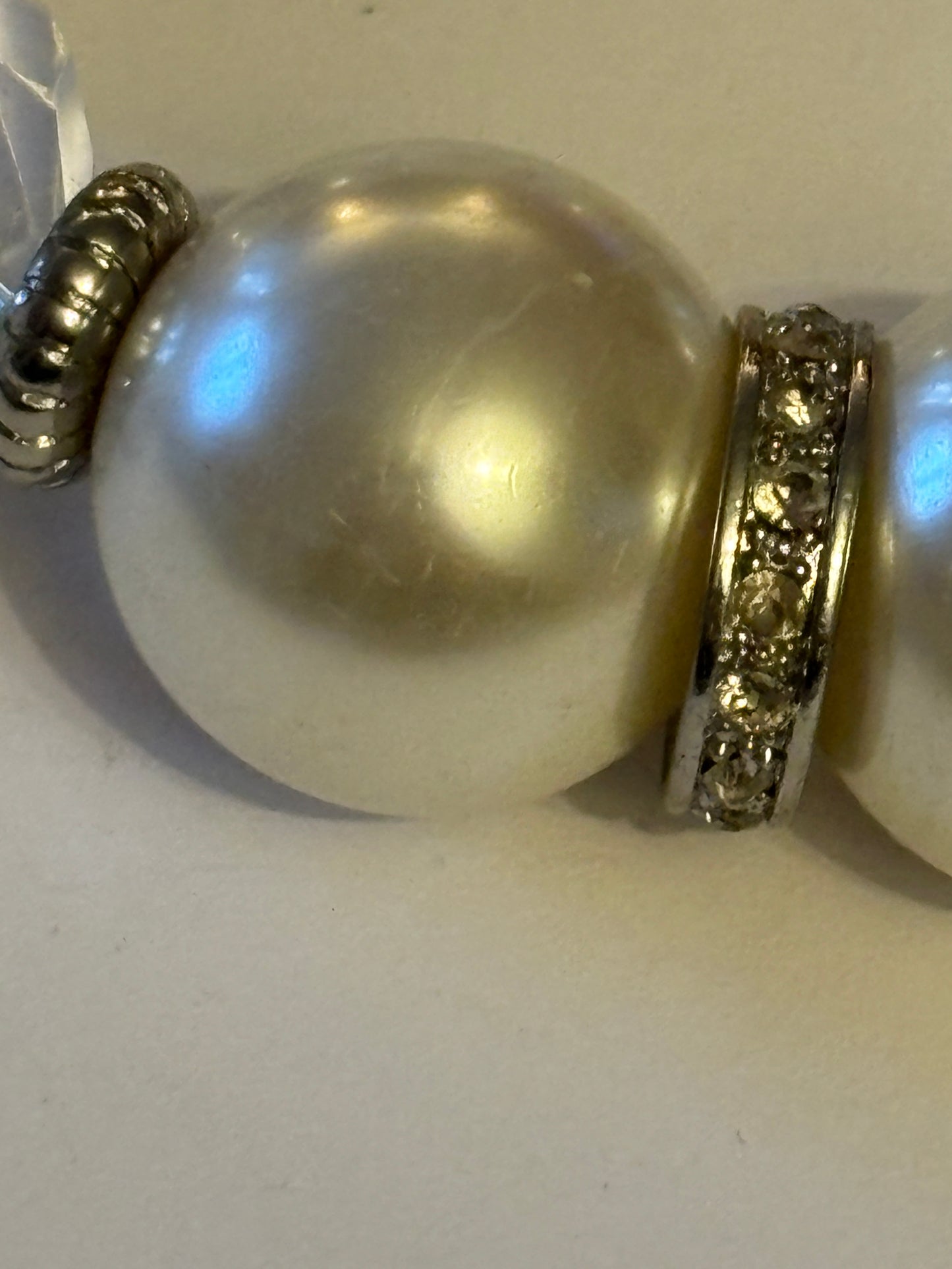 Large pearlescent bead bracelet with white stone beads