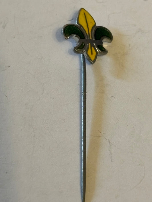 Small yellow and green scouts stick pin