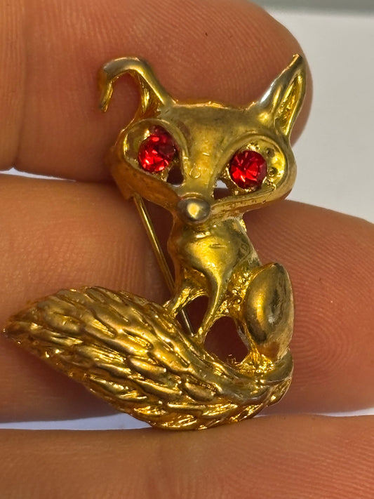 Small gold fox brooch with red eyes