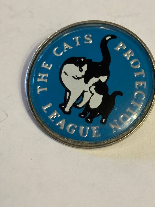 Cats Protection League round metal badge