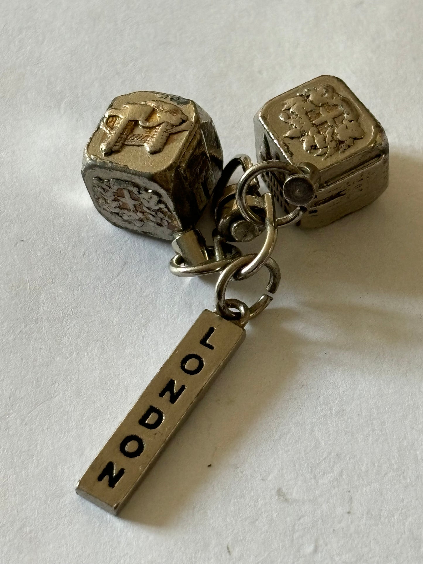 Heavy cube/dice style london keyring with landmarks