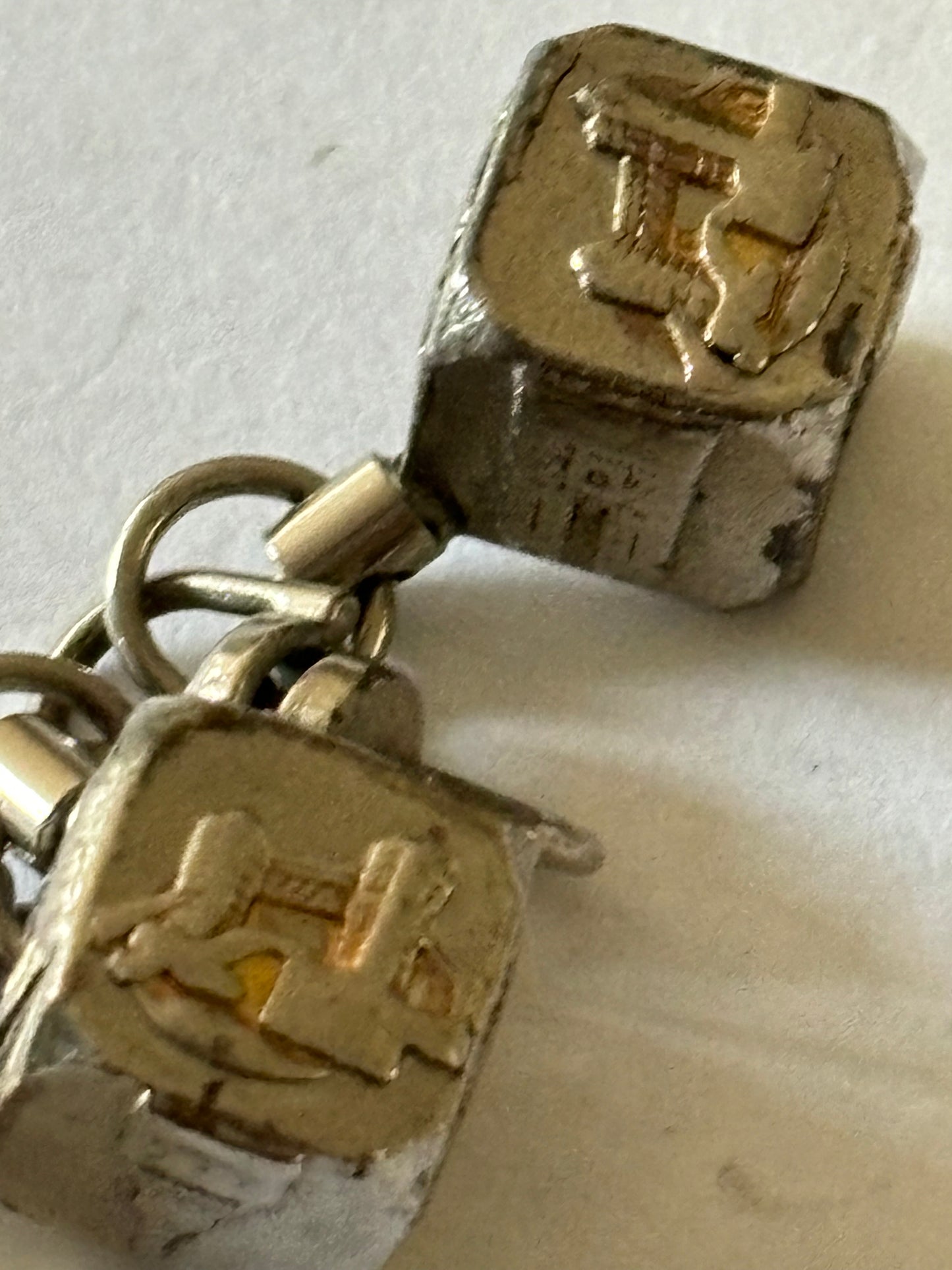 Heavy cube/dice style london keyring with landmarks