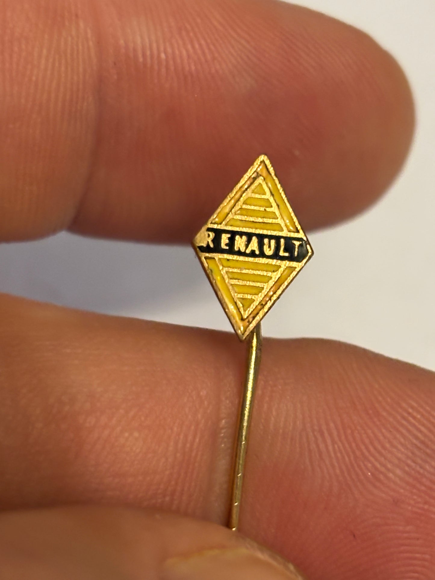 Small Renault logo stick pin