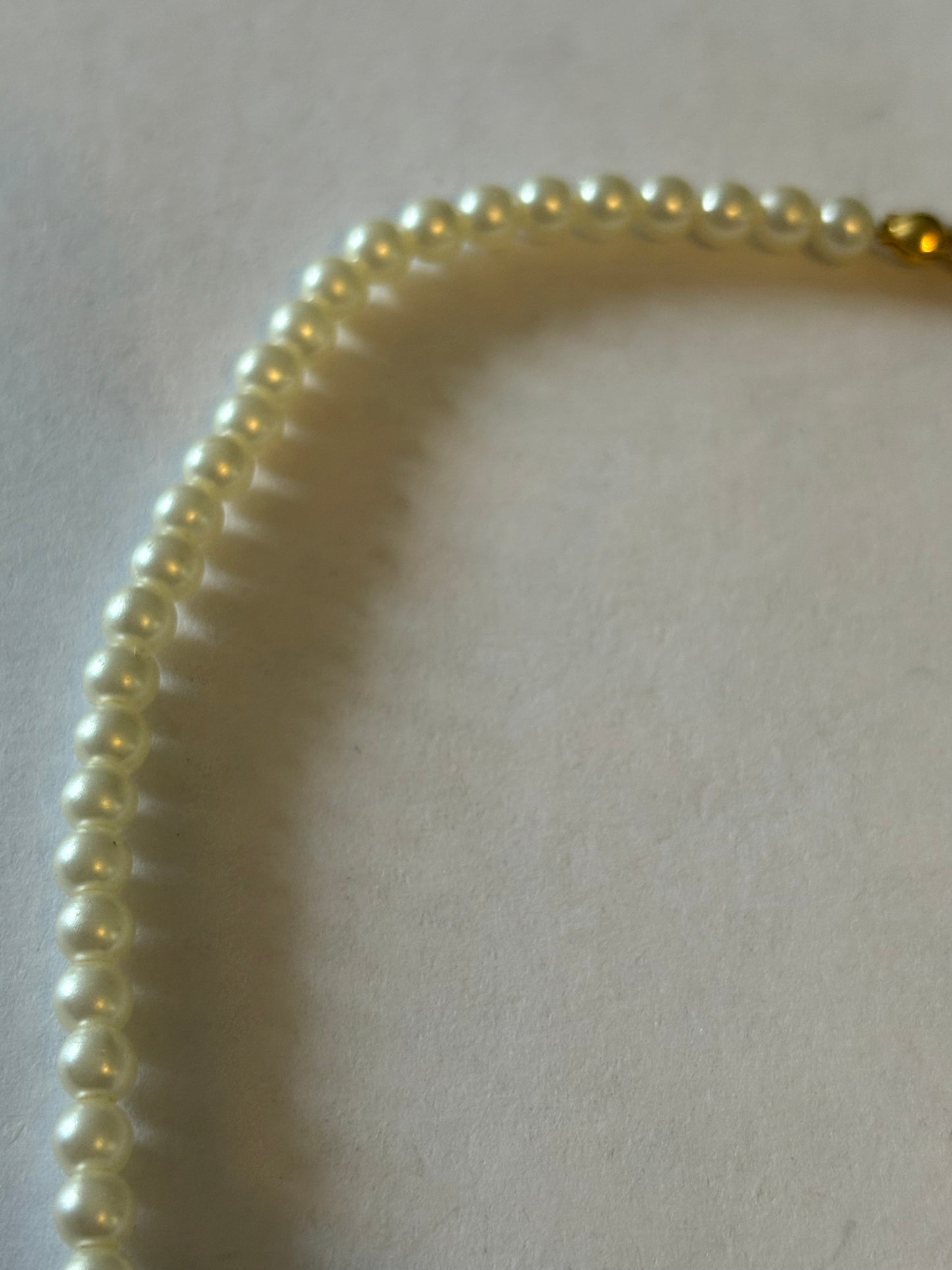 Slightly graduated pearl style necklace