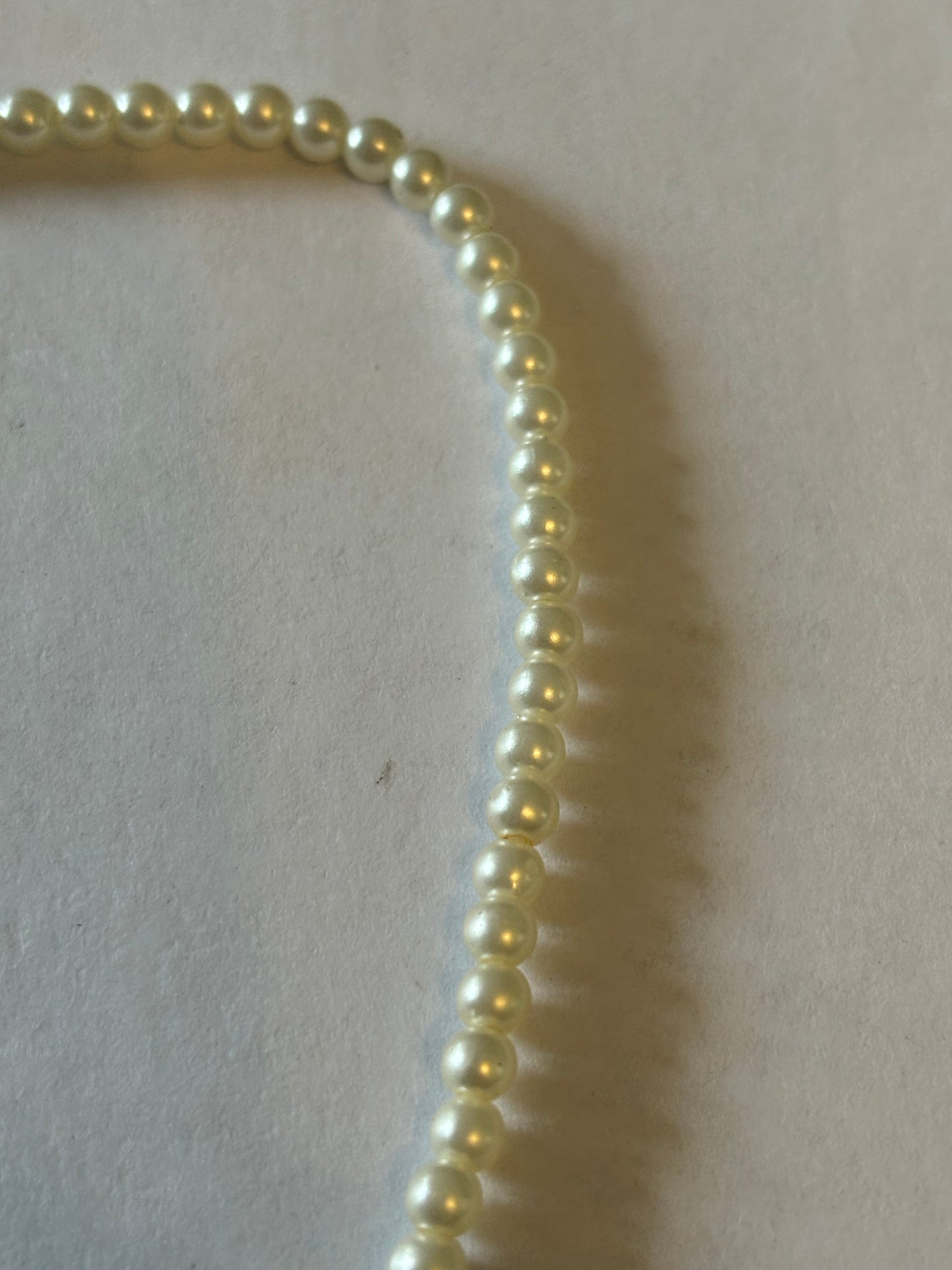 Slightly graduated pearl style necklace