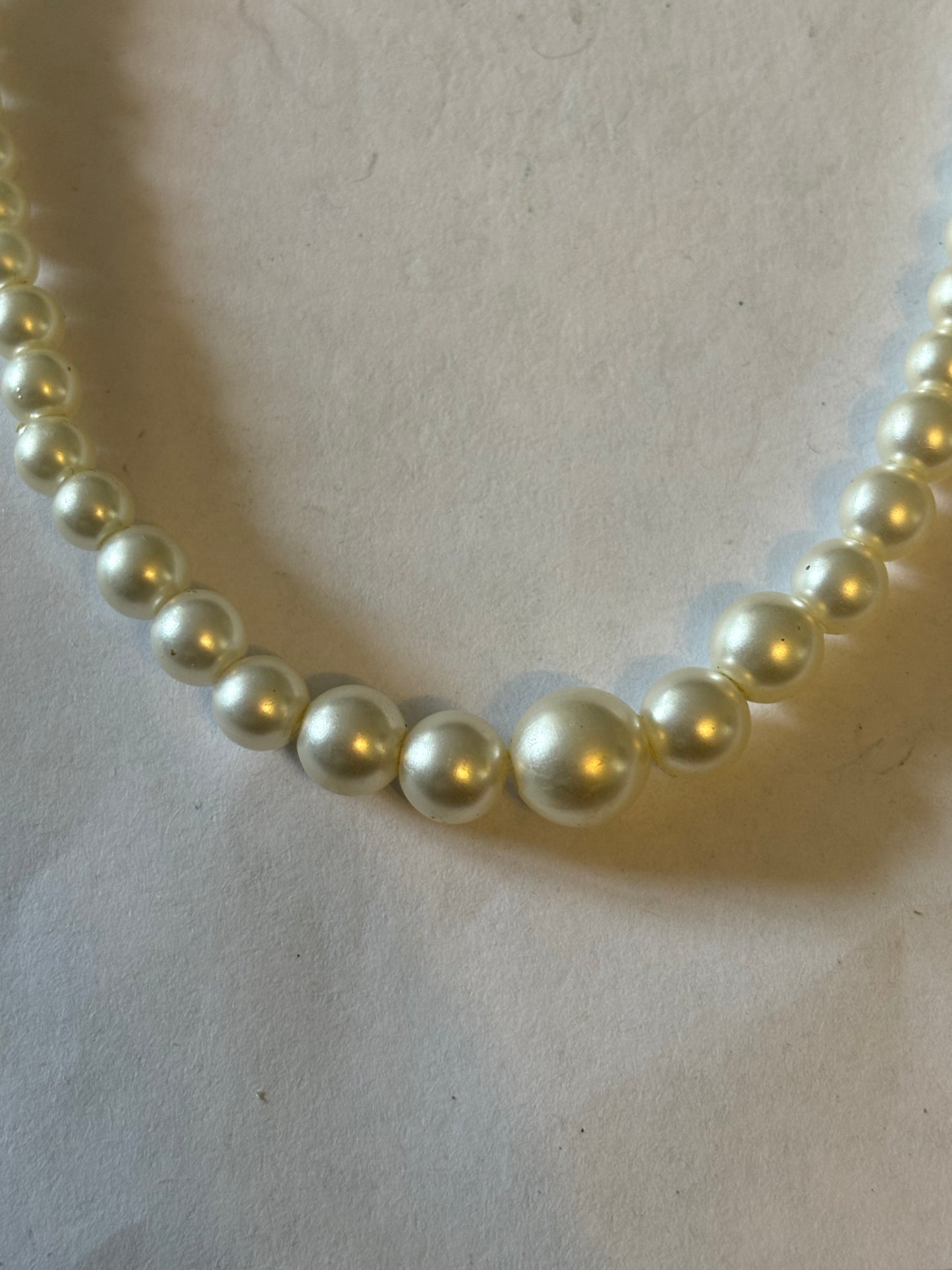 Slightly graduated pearl style necklace