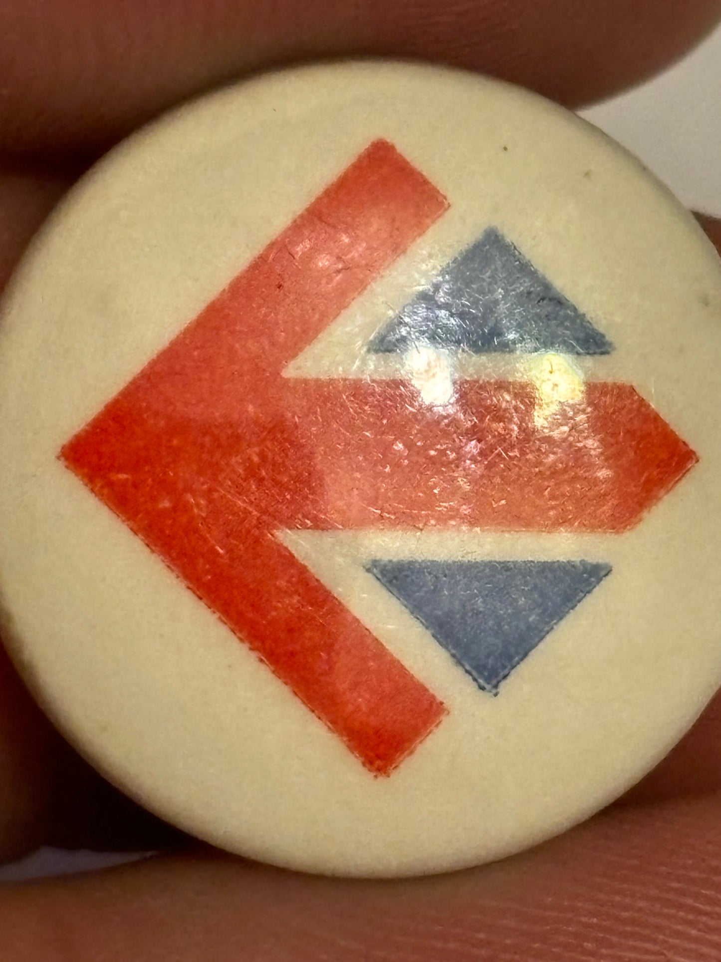 Unidentified British Arrow Badge (Please Help if you Can)