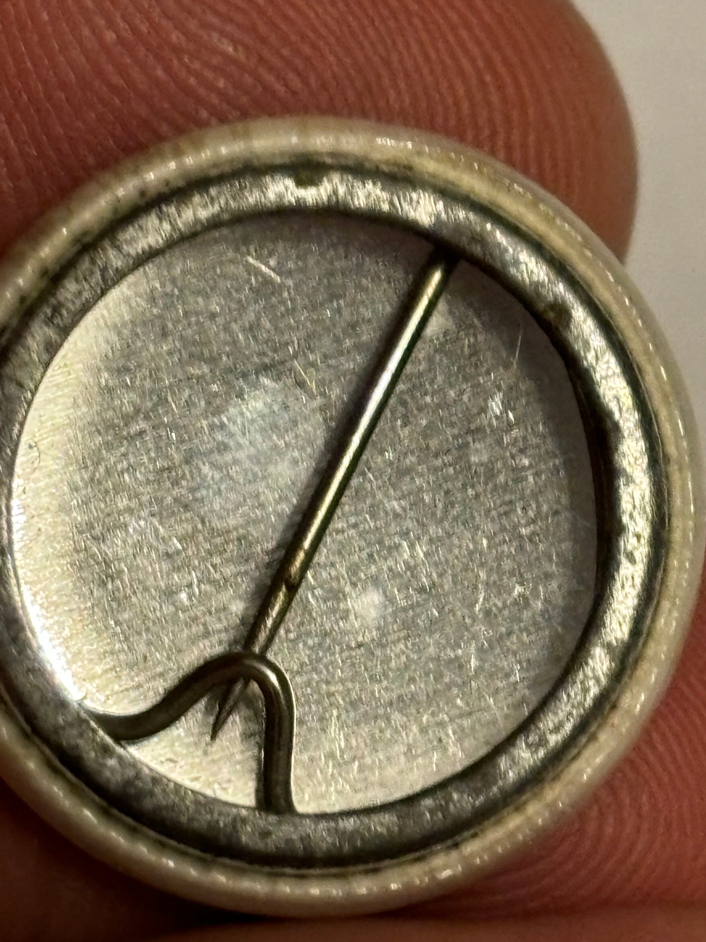 Unidentified British Arrow Badge (Please Help if you Can)