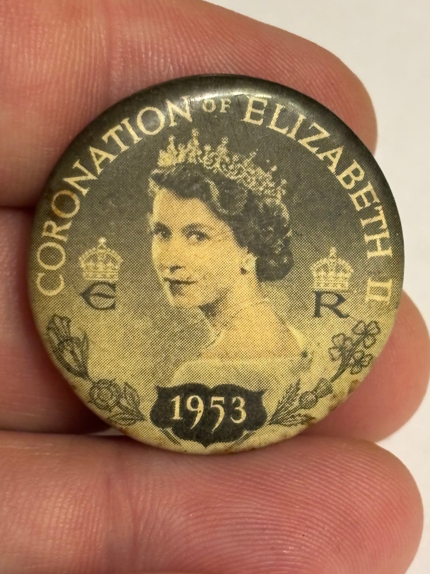 Queen Elizabeth II Coronation - Round tin badge