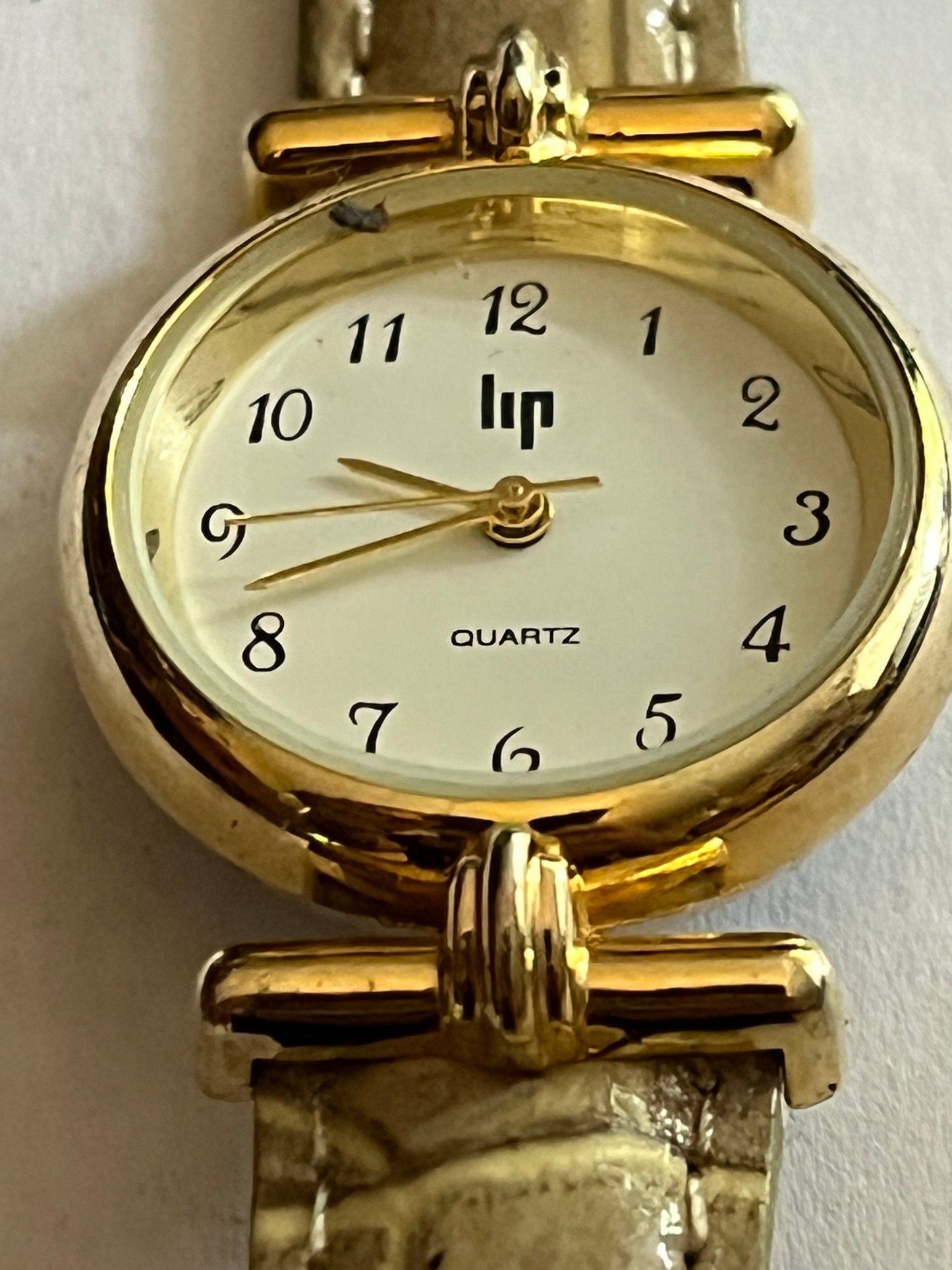 HP Classics gold ladies wristwatch - Untested