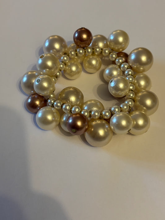 Large pearlescent bead stretch bracelet