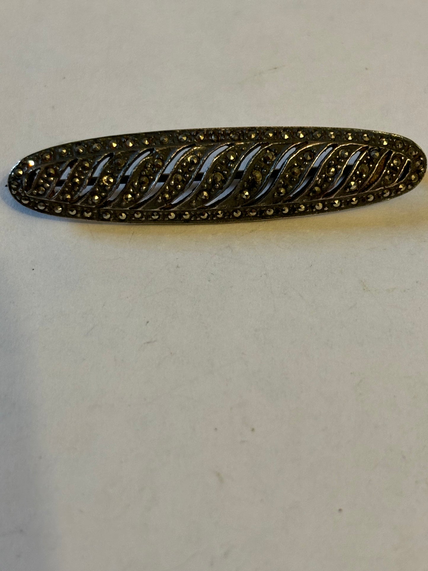 Long oval feather style silver 925 and marcasite brooch 7g