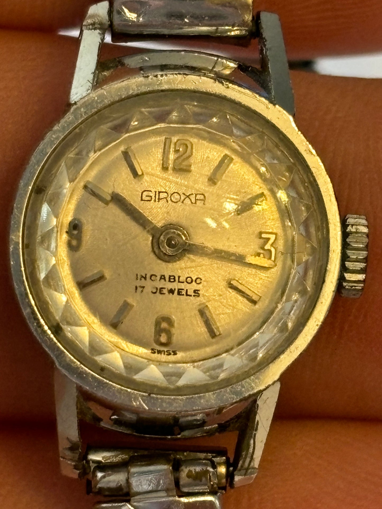 Giroxa Silver Ladies Stretch Manual Wristwatch - Untested