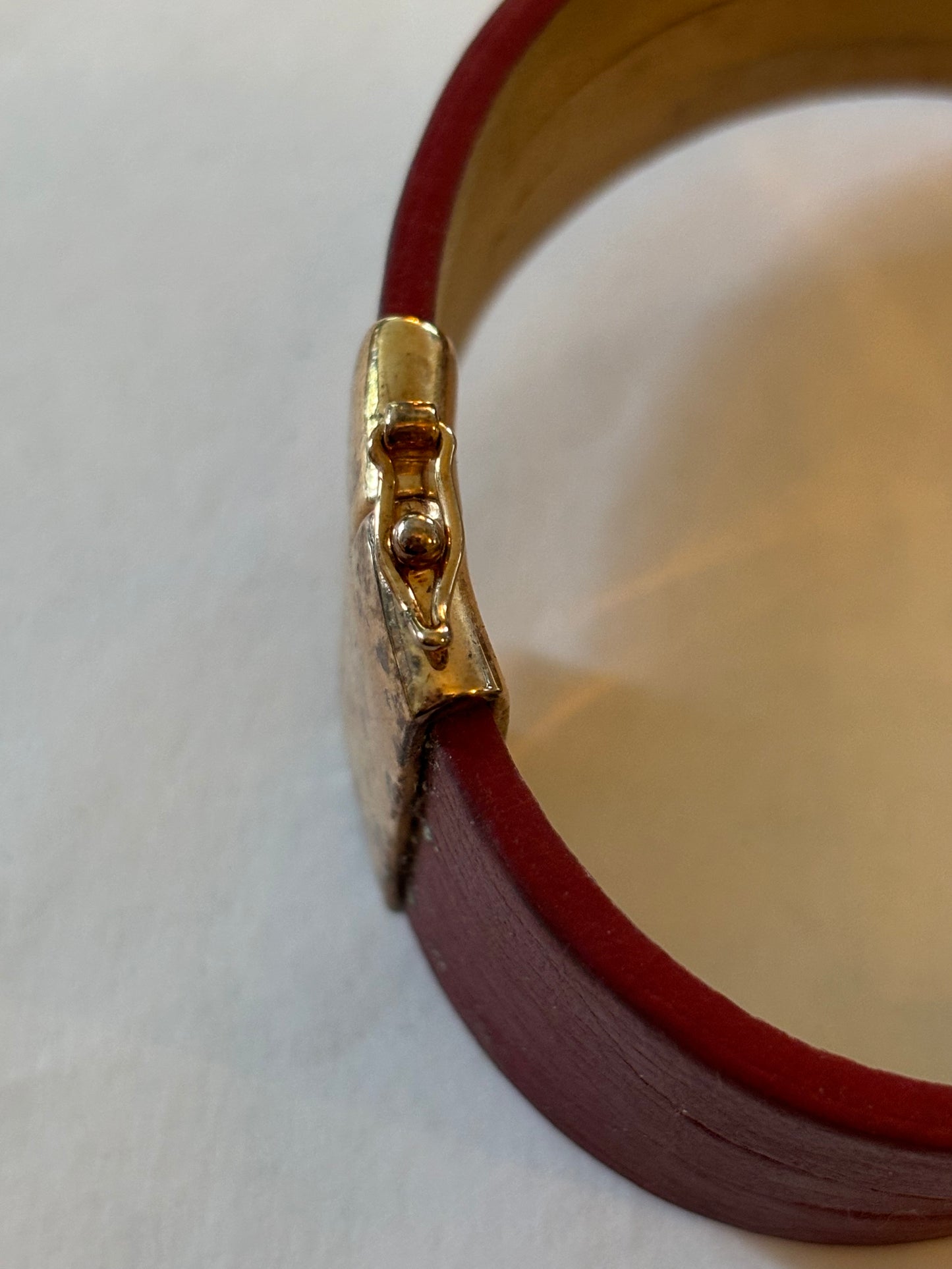 Red leather and gold cross bracelet - Milor Bronze