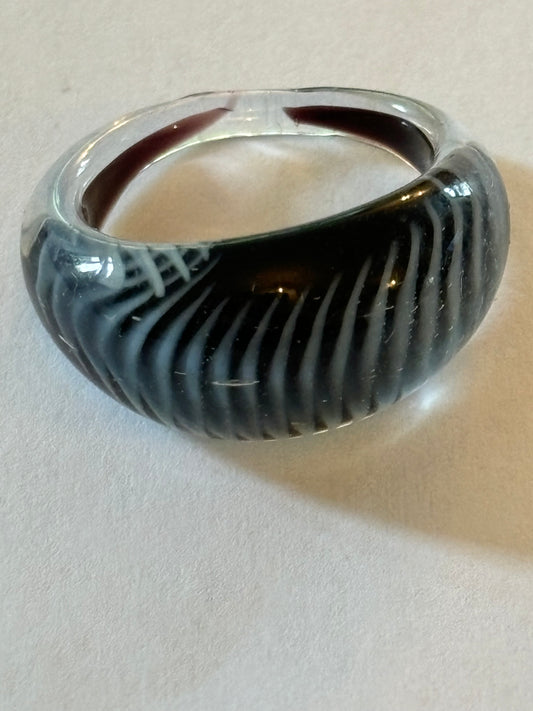 glassy/resin blue and black wavy striped ring - Size O