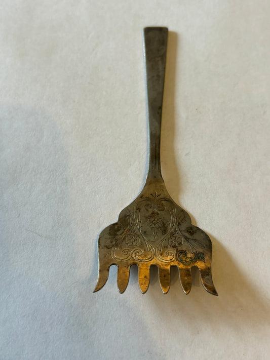 Ornate patterned 5 prong vintage fork