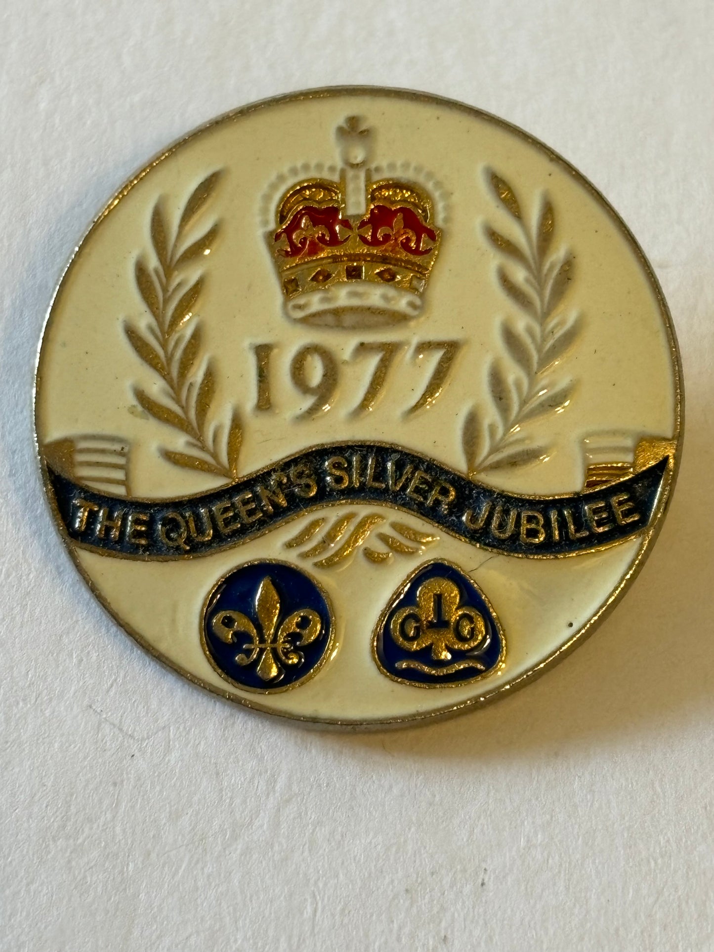 Queen Elizabeth Silver Jubilee metal and enamel badge