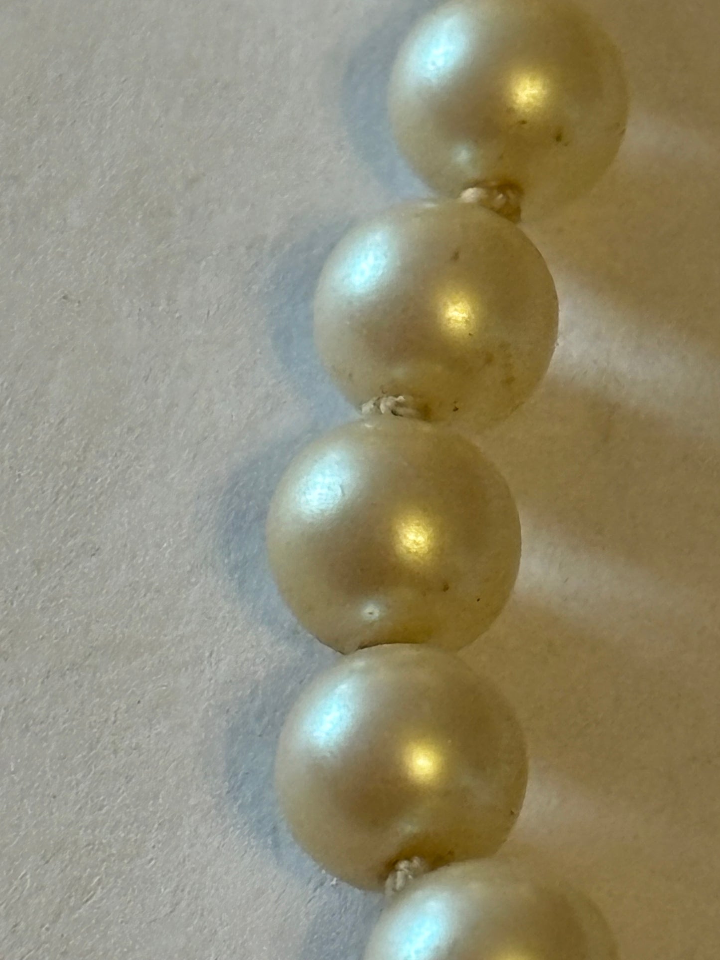 Single Row Vintage Pearl Style Necklace