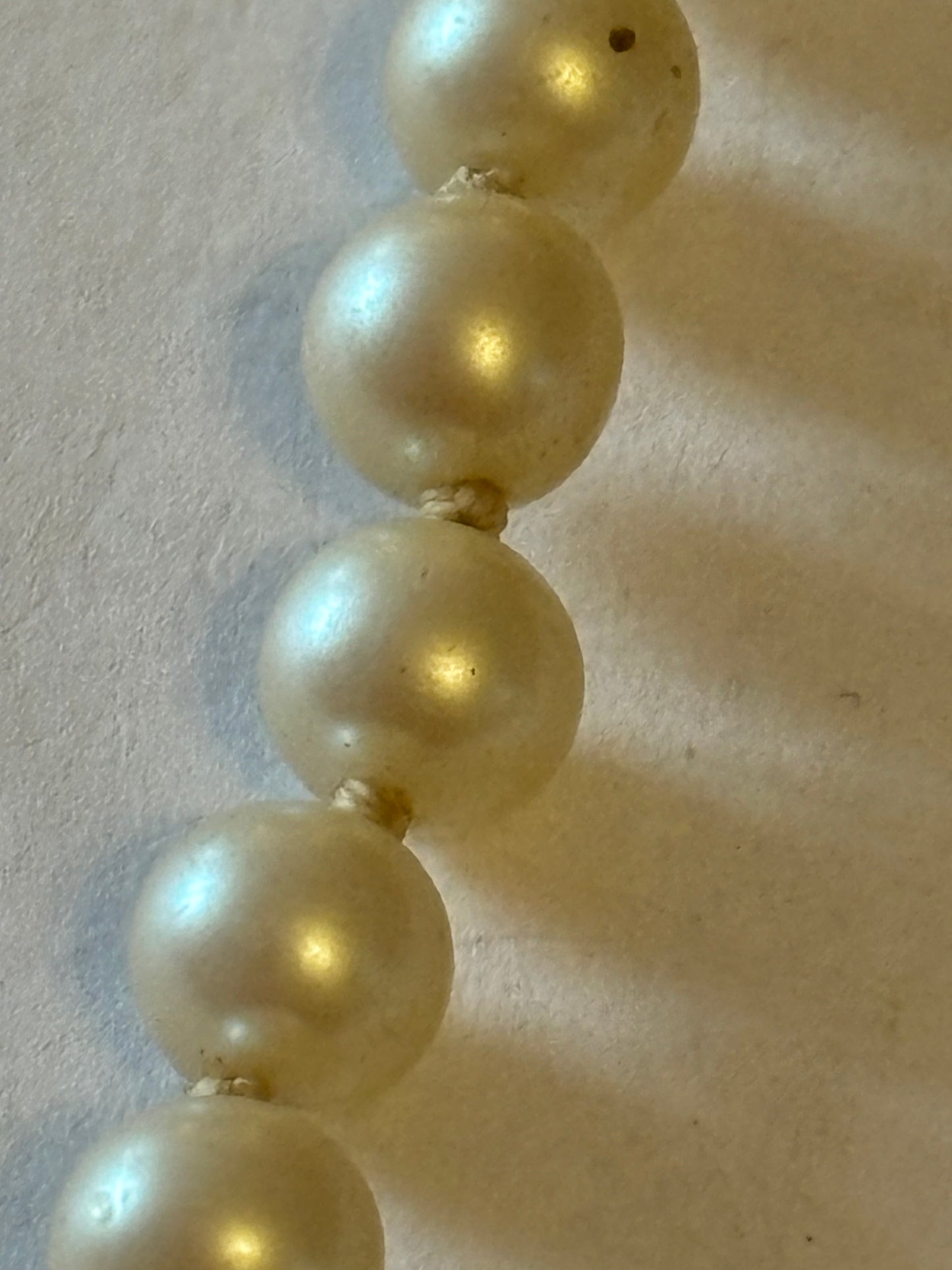 Single Row Vintage Pearl Style Necklace