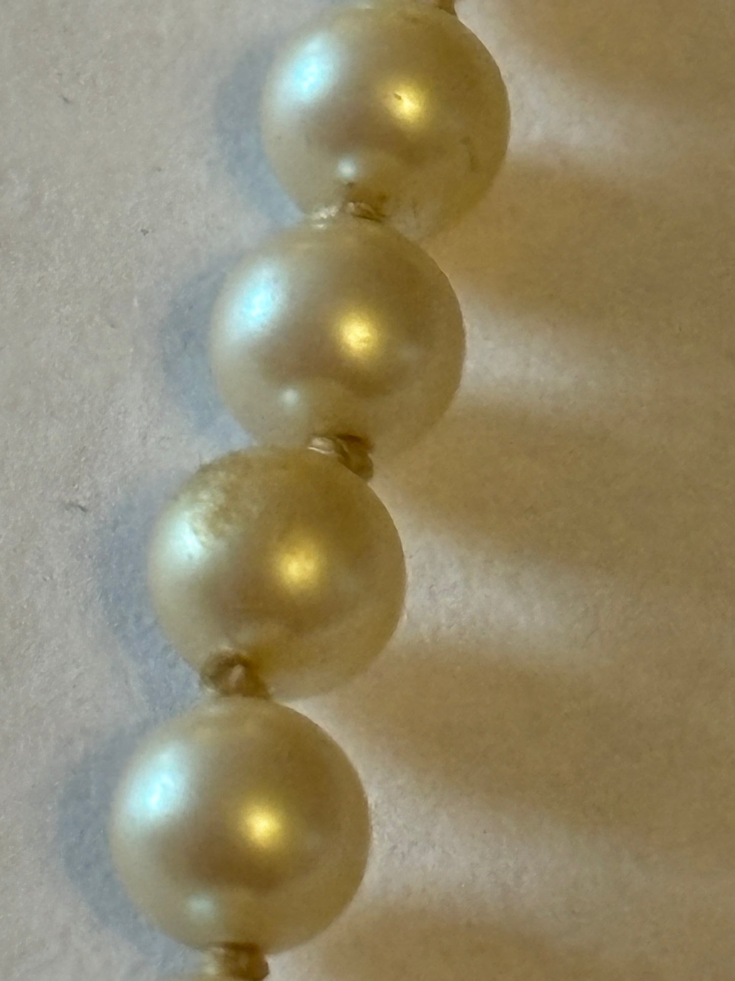 Single Row Vintage Pearl Style Necklace