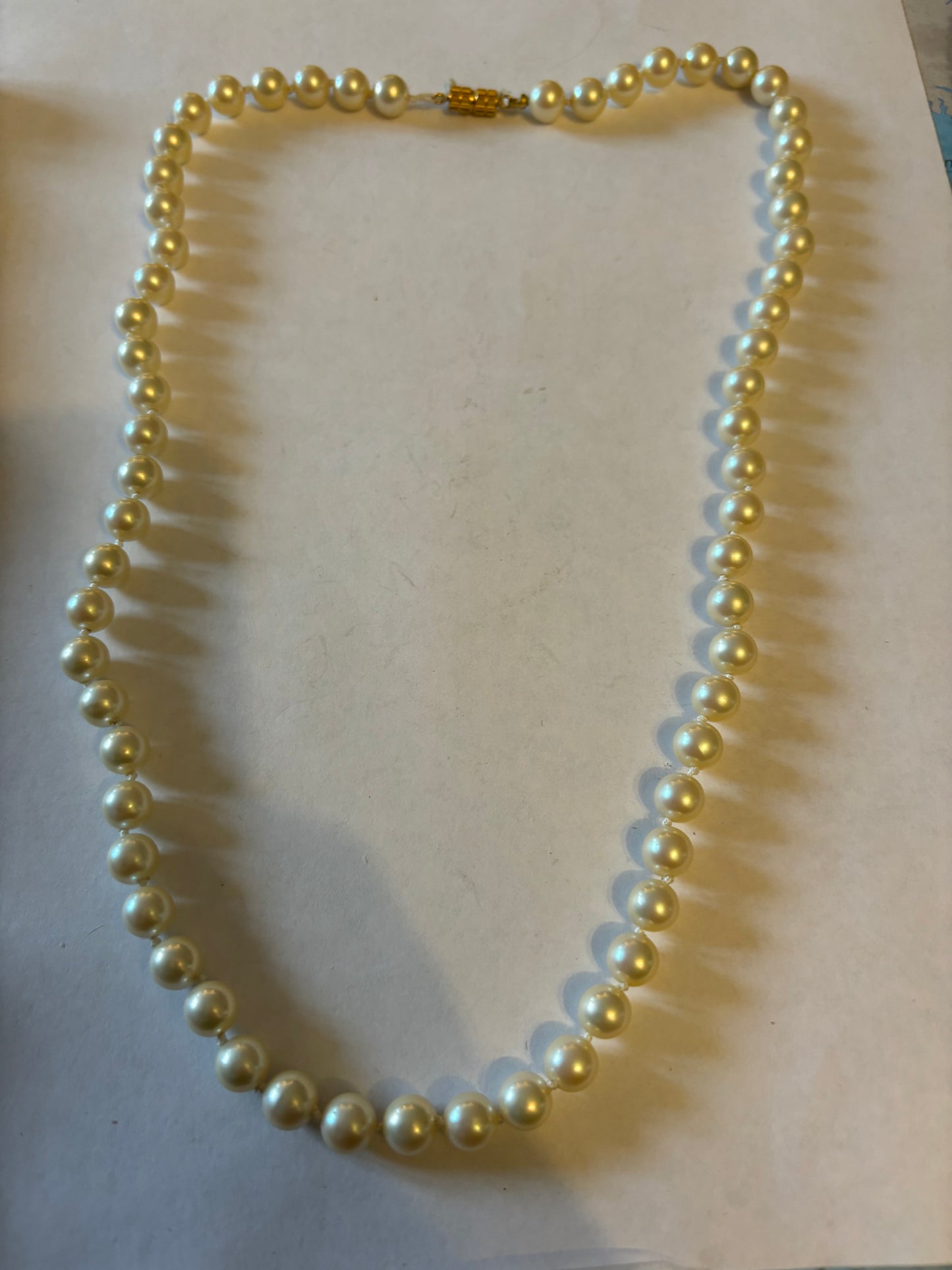 Pearl style necklace with gold screw clasp