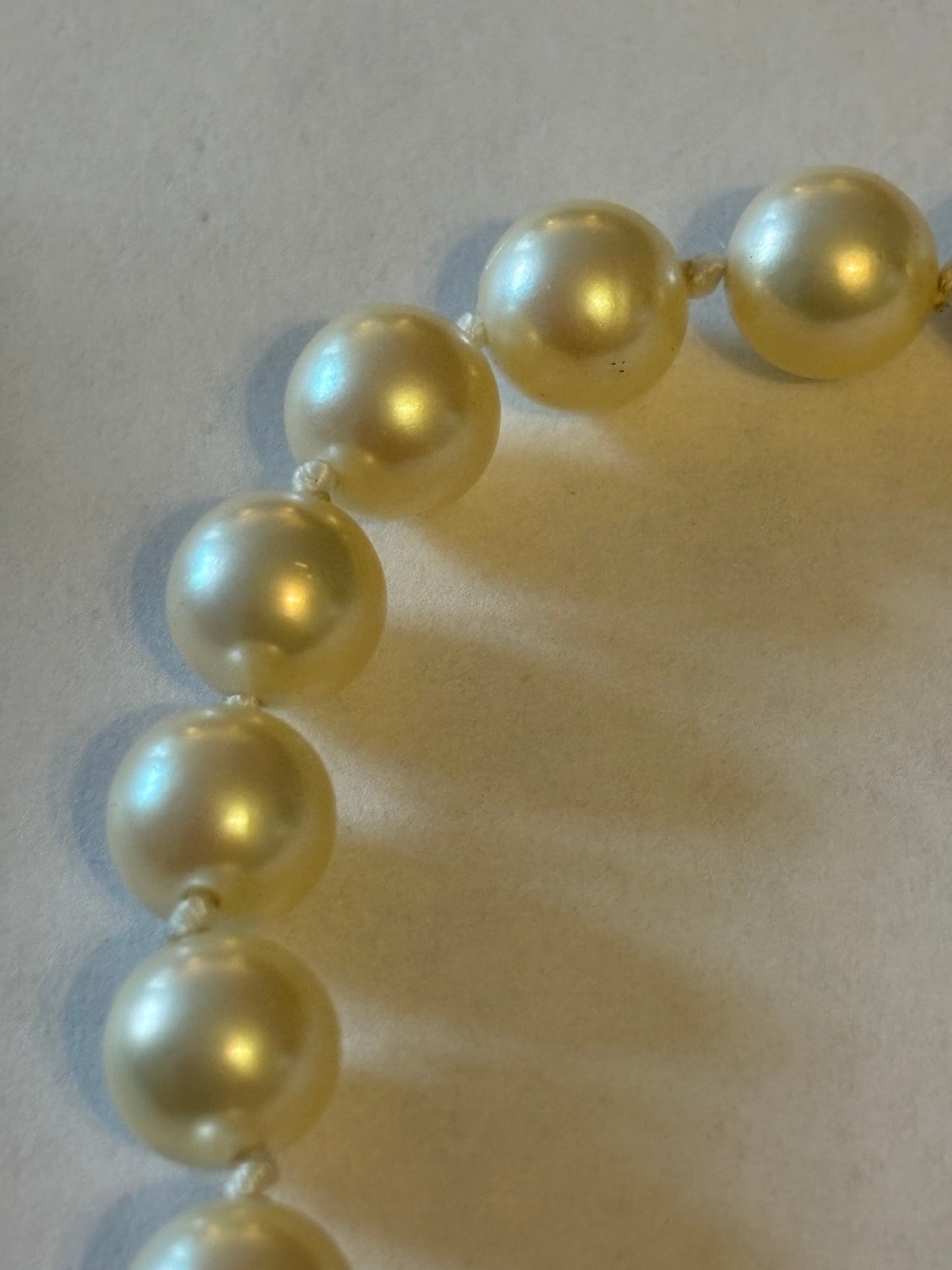 Pearl style necklace with gold screw clasp