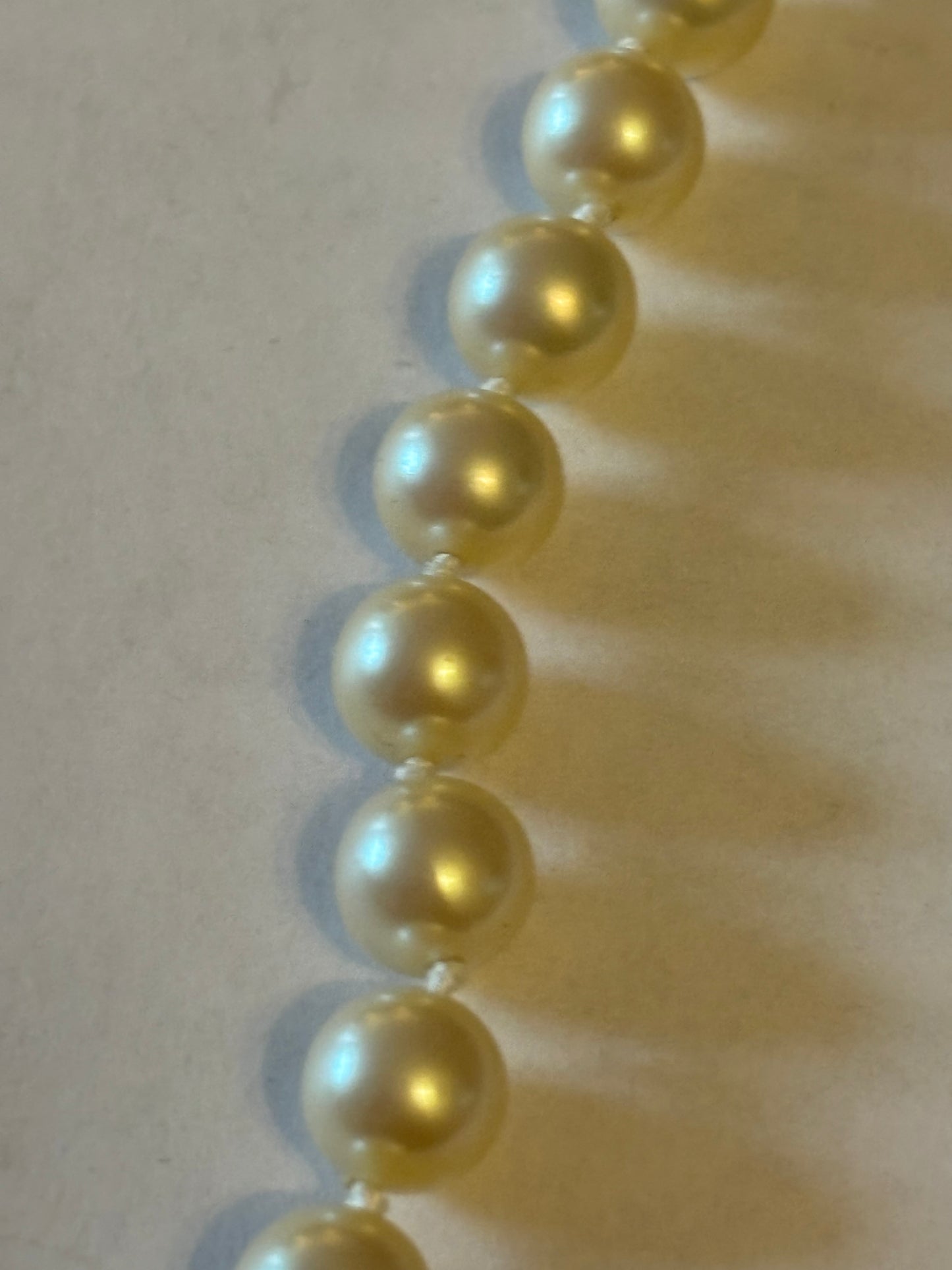 Pearl style necklace with gold screw clasp