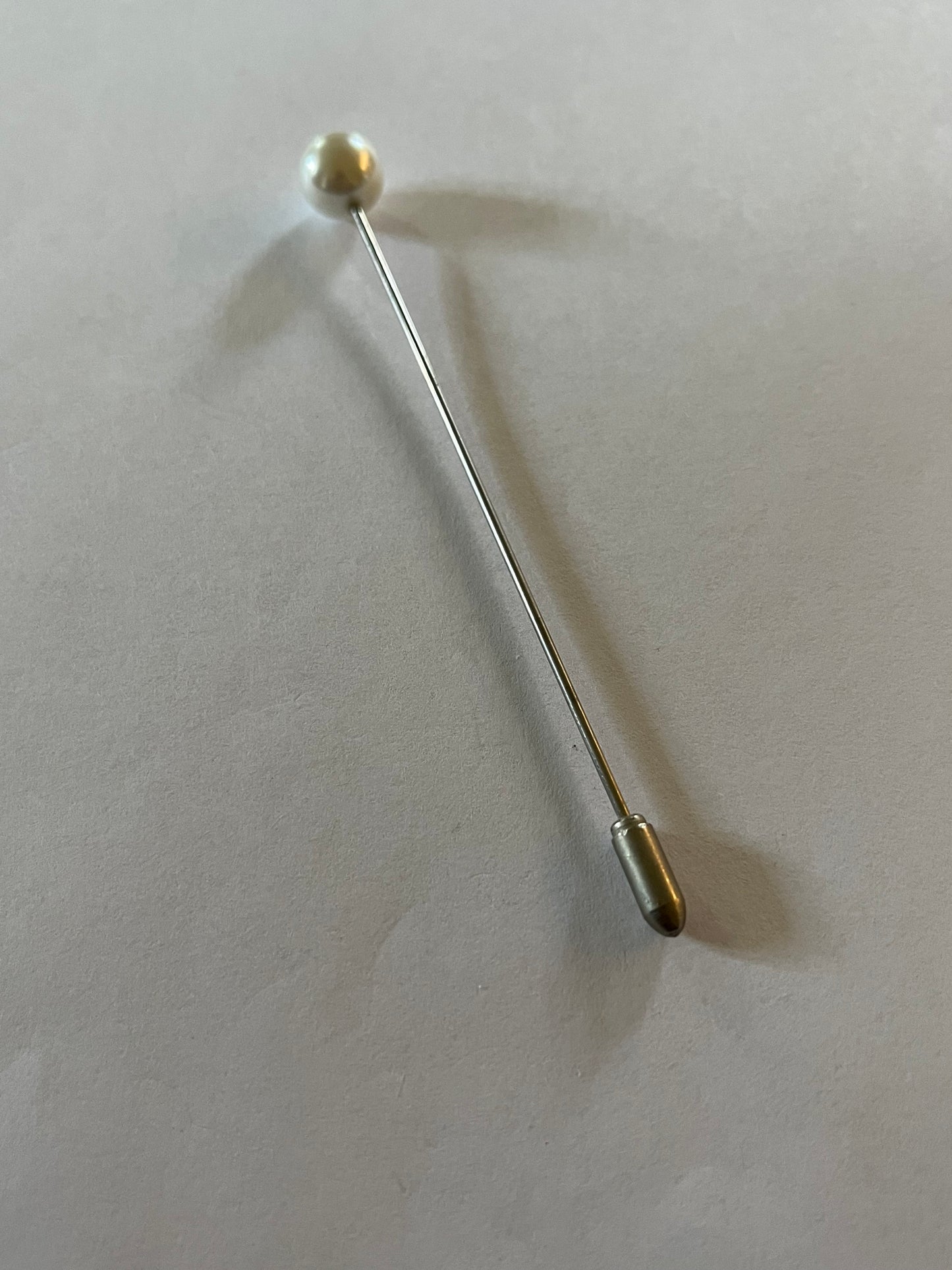 Silver pearlescent bead hatpin with safety