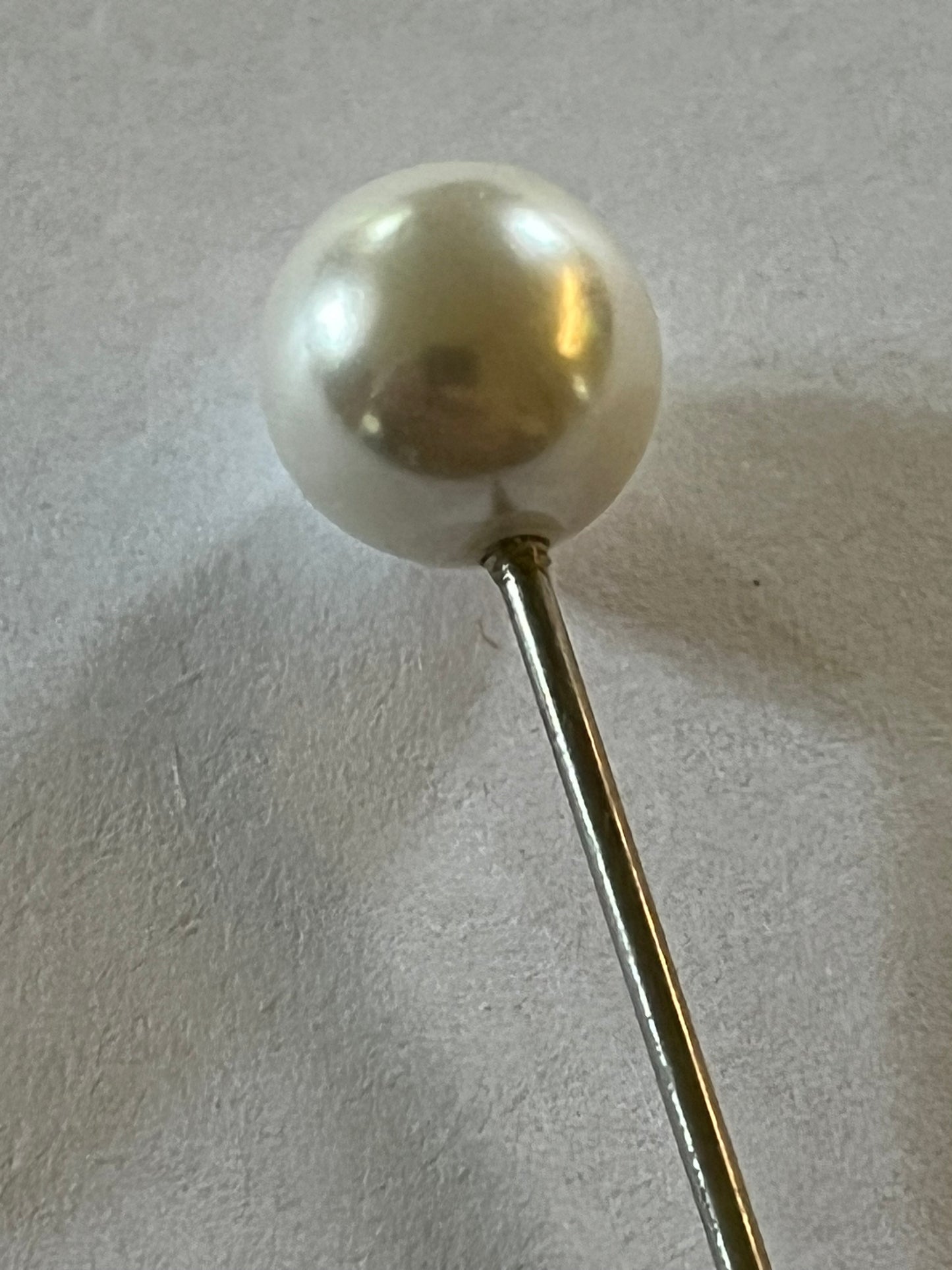 Silver pearlescent bead hatpin with safety