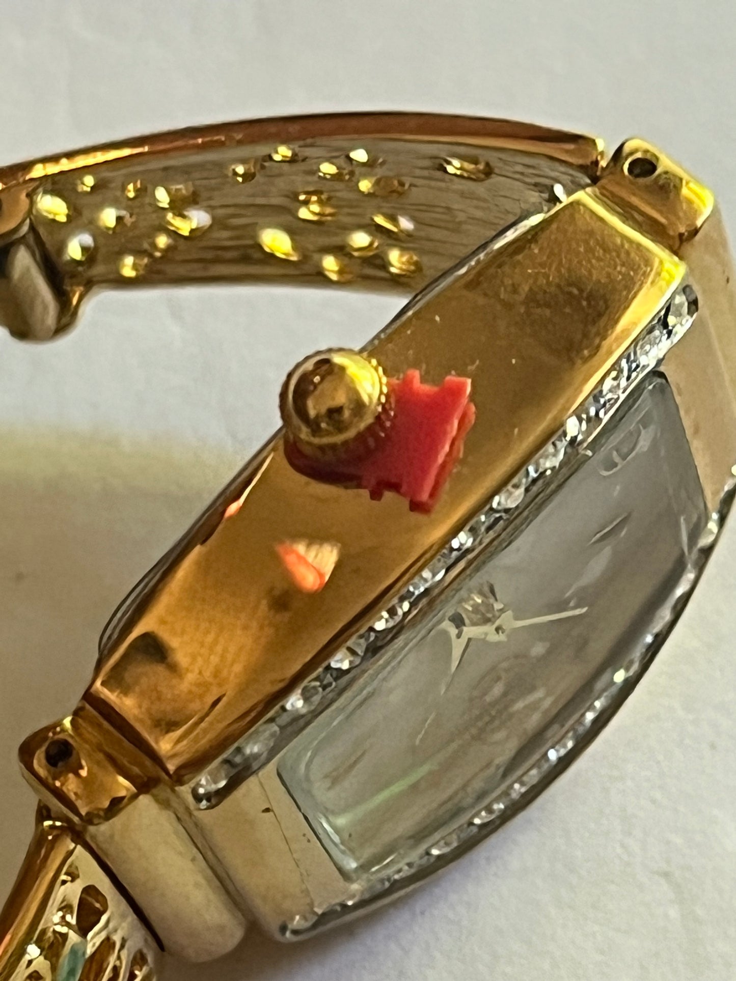 Unbranded gold jewelled ladies watch with flowers - untested